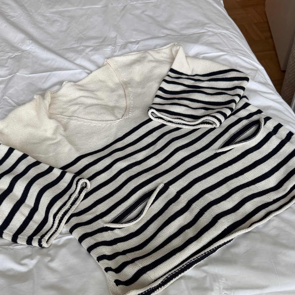 Striped Black and White Sweater perfect condition, sleeve below elbow